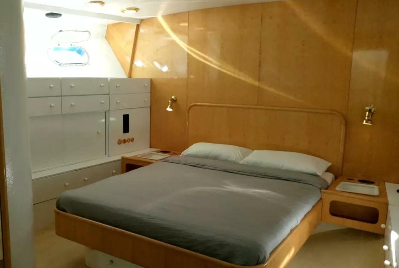 Your Own Private Yacht Hotel Sant Adria de Besos Exterior photo
