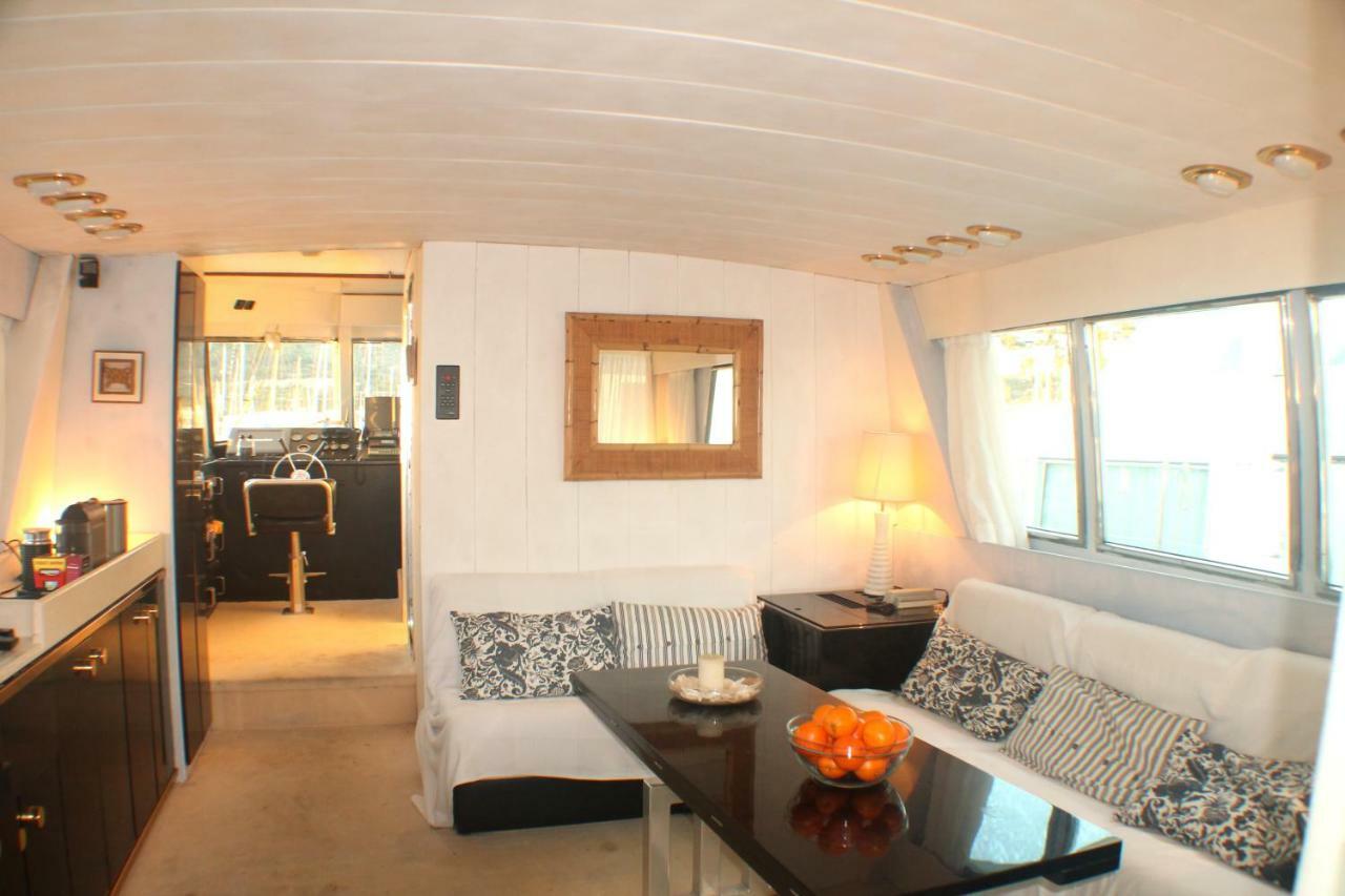 Your Own Private Yacht Hotel Sant Adria de Besos Exterior photo