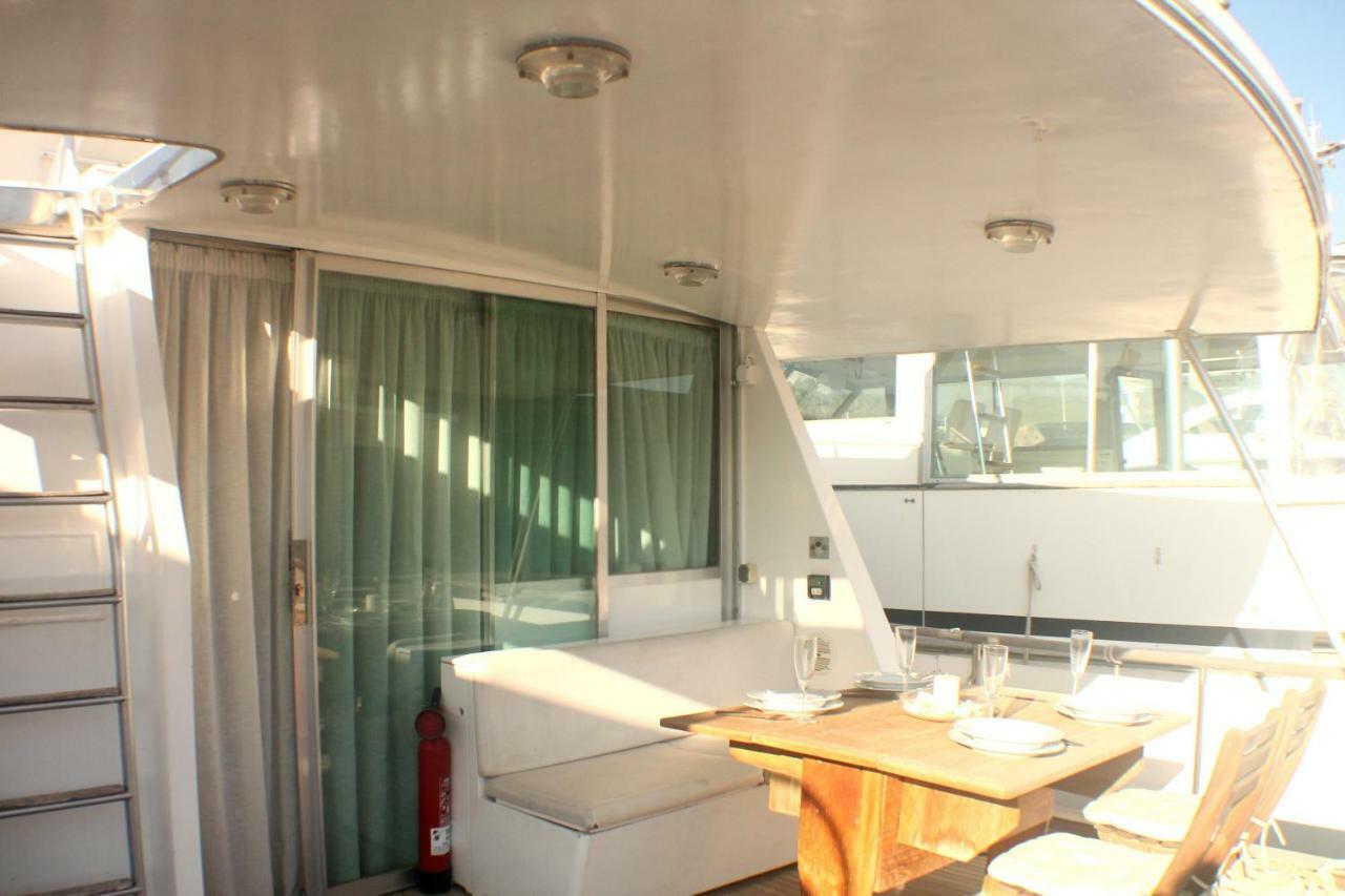 Your Own Private Yacht Hotel Sant Adria de Besos Exterior photo