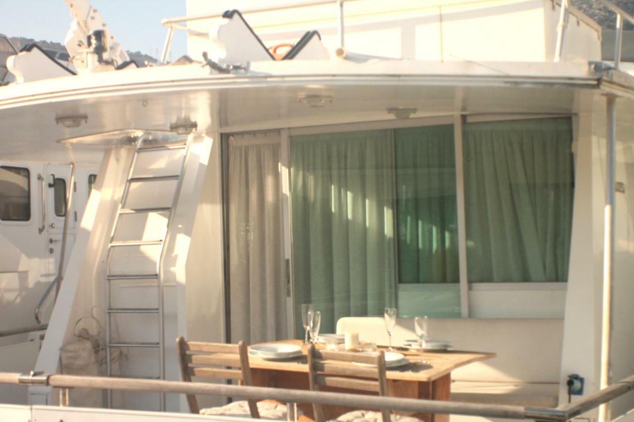 Your Own Private Yacht Hotel Sant Adria de Besos Exterior photo